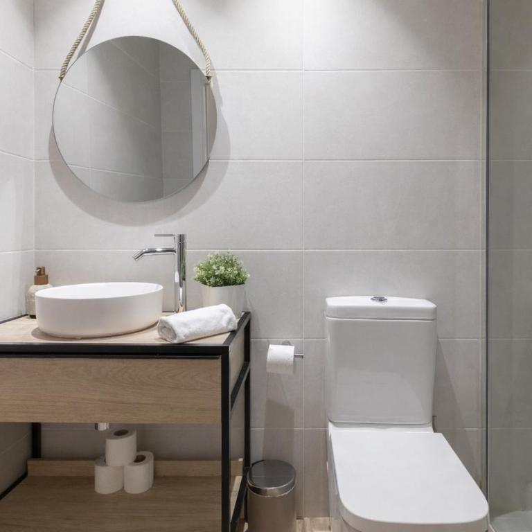 Valencia Marina Apartment near Beach & City of Arts - One-Bedroom Apartment - 17