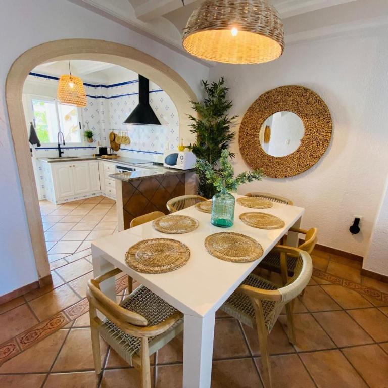 Villa AMANAY a Primera Línea de Playa con Piscina Privada By XimoApartments - Villa - 12