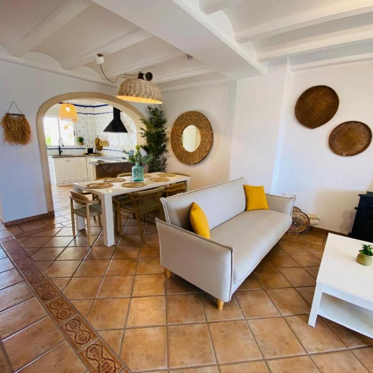 Villa AMANAY a Primera Línea de Playa con Piscina Privada By XimoApartments - Villa - 8