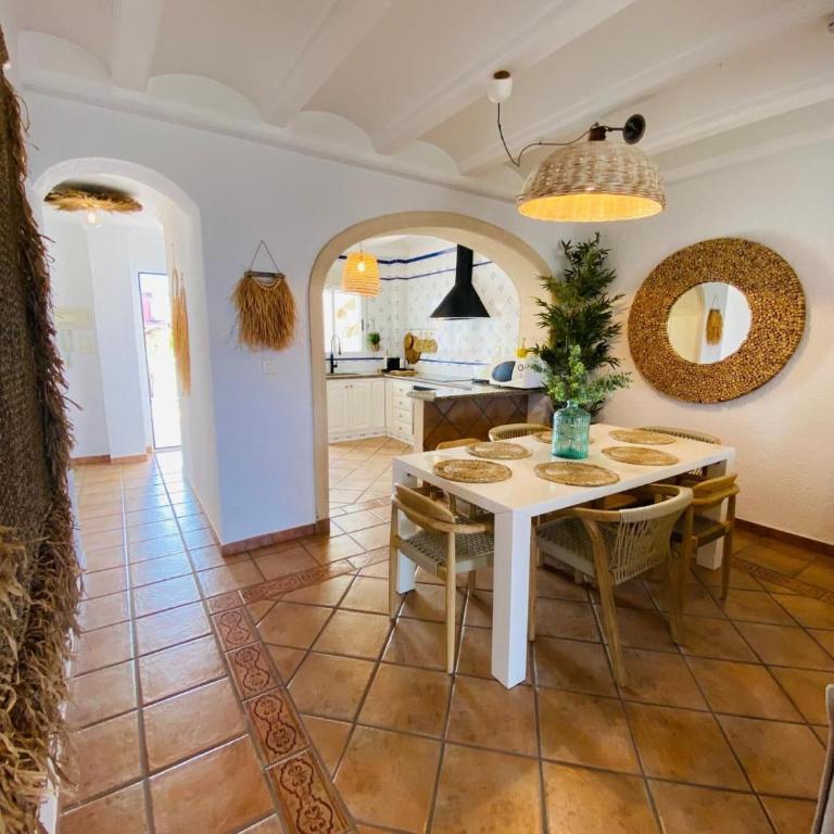 Villa AMANAY a Primera Línea de Playa con Piscina Privada By XimoApartments - Villa - 34