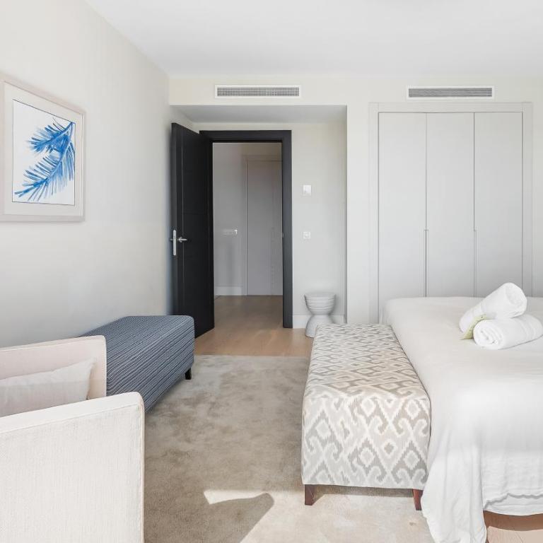VACATION MARBELLA I Villa Sharma, Sea View Villa, Prime Location, Heated Pool, Sauna, Cine & Entertainment Room, Close to The Beach and Puerto Banus - Villa Superior - 14