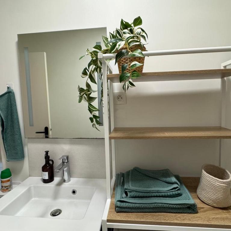 Studio Europe - One-Bedroom Apartment - 9