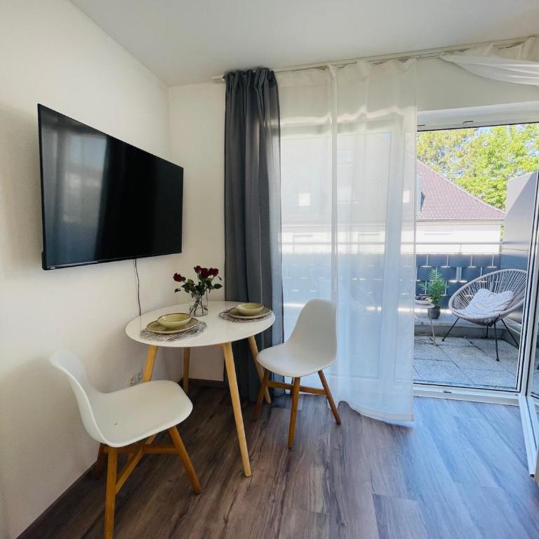Close to center App with Balcony with haningchair Netflix and Self Check in - Apartment mit 1 Schlafzimmer - 3