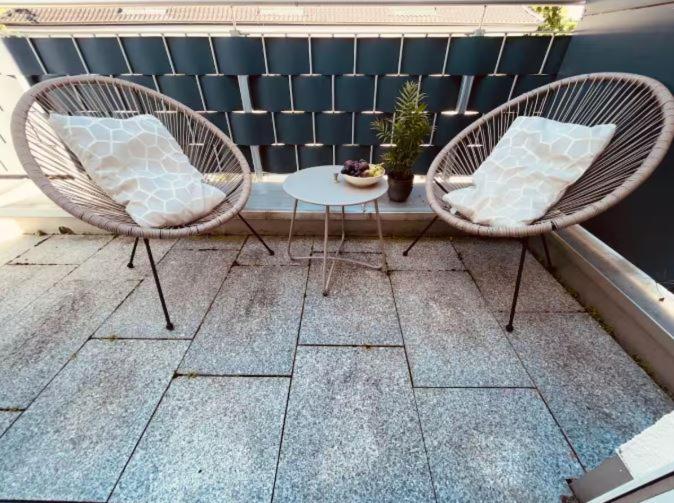 Close to center App with Balcony with haningchair Netflix and Self Check in - Apartment mit 1 Schlafzimmer - 9