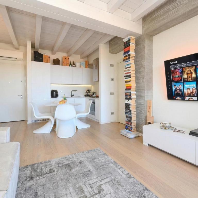 Warda Lovely Suite DesenzanoLoft Official Partner Homes & Villas by Marriott Bonvoy - Appartamento con Vista Piscina - 15