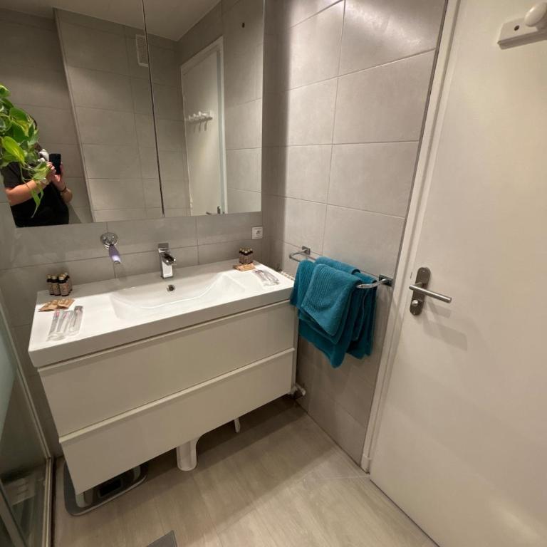 2 Bedrooms, Secure residence, Parking! - Appartement 2 Chambres - 2