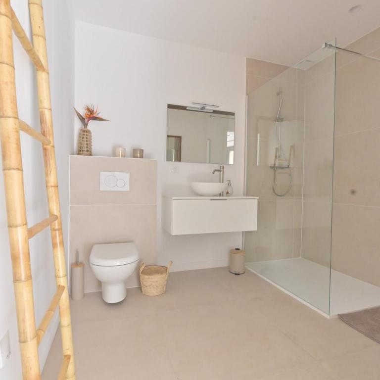 Maison de charme 12 personnes avec 3 suites indépendantes au Mas Conte à Canet en Roussillon - Three-Bedroom Vacation Home - 12