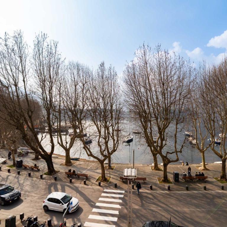 Lake Como View - Suite Lakefront - Station 5', Wifi - One-Bedroom Apartment with Lake View - 38