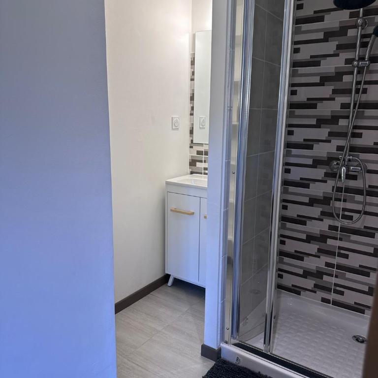 Bienvenue chez Mia Elikya et Junior - Apartamento de 1 dormitorio con vistas - 3
