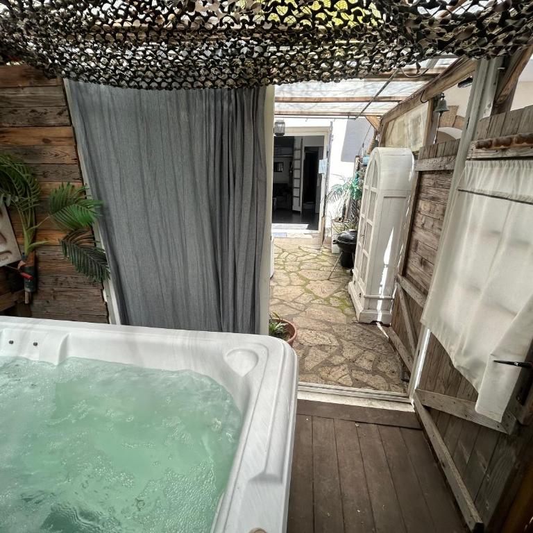 Studio Montana sur agde, avec option jacuzzi à 30e par jour - Appartement 1 Chambre - 17