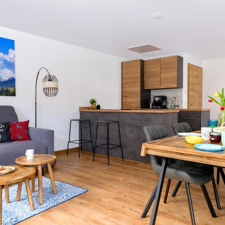 Berg Fux - 5 neue wohlfühl Ferienwohnungen mit Bergblick, Balkon, Parkplatz, nahe Oberstdorf - Family Apartment - two bedrooms with Mountain View, Dogs Allowed - 7