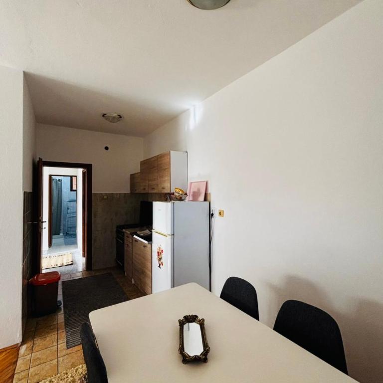 Stan na dan ili vise Lajovic - Apartman sa 1 Spavaćom Sobom - 3