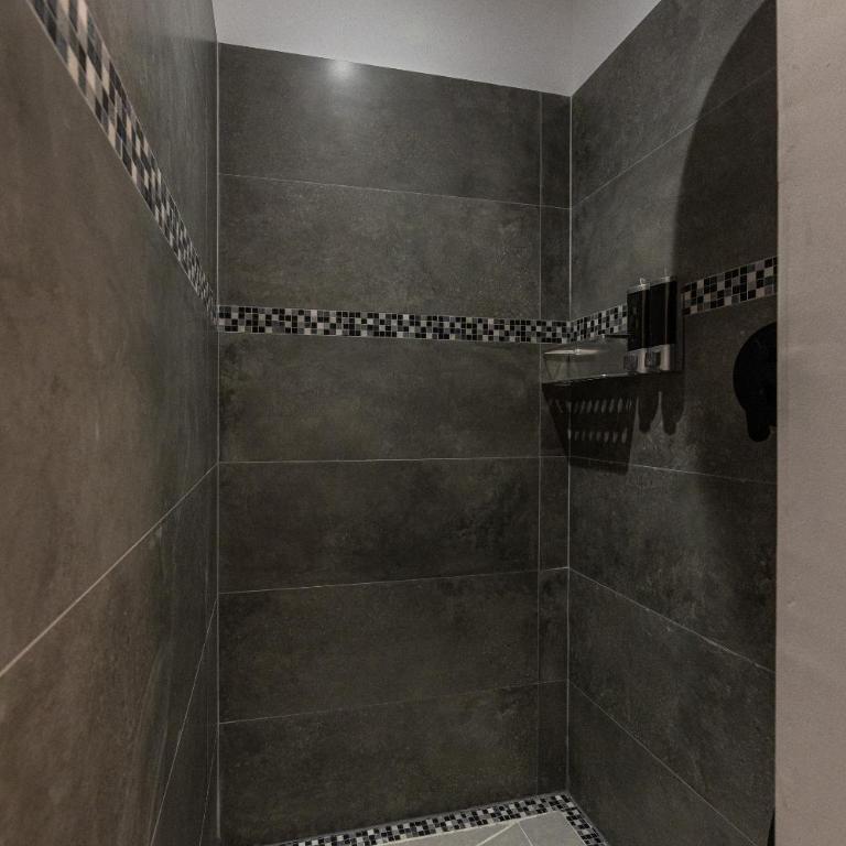 SUITES 107 Evalia Rooms - One-Bedroom Apartment - 9