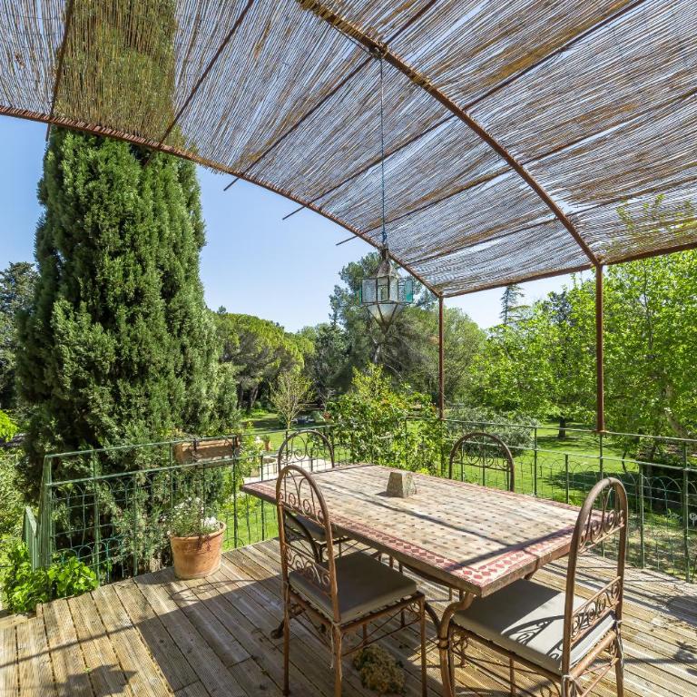 Domaine de Rhodes - 5 Chambres et 7 locations de vacances - Appartement avec Douche - 9