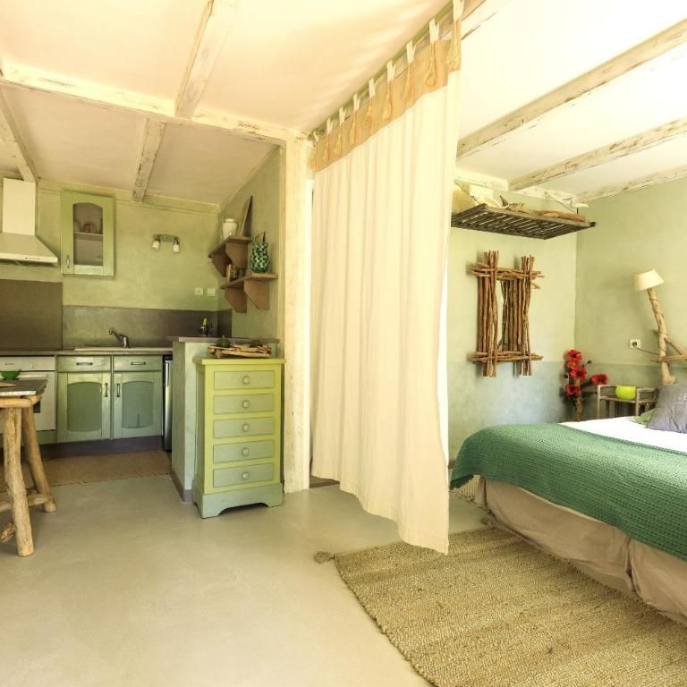 Domaine de Rhodes - 5 Chambres et 7 locations de vacances - Maison 1 Chambre - 5