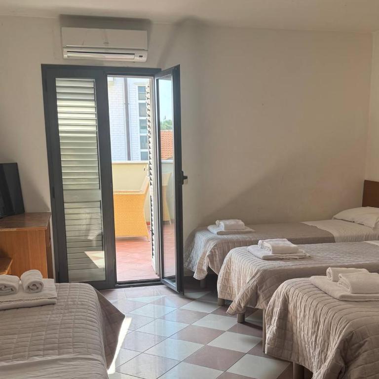 Hotel Trieste RICCIONE - Standard Family Room - 4