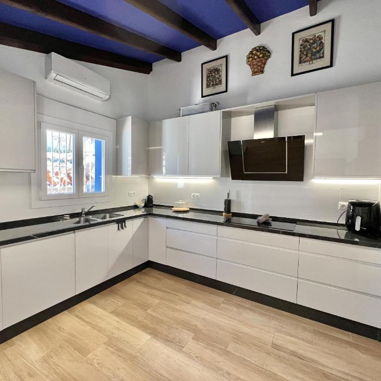 27 - Villa 2 etages avec ascensseur a Nueva Andalucia Marbella - Villa con piscina privada - 28