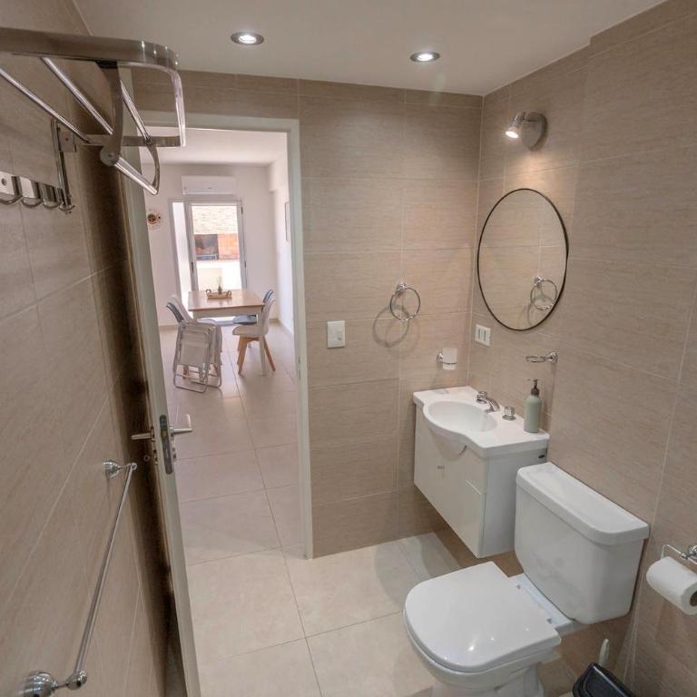 Amplio y luminoso estudio con balcón y parrilla en el centro - Apartamento de 1 dormitorio - 9