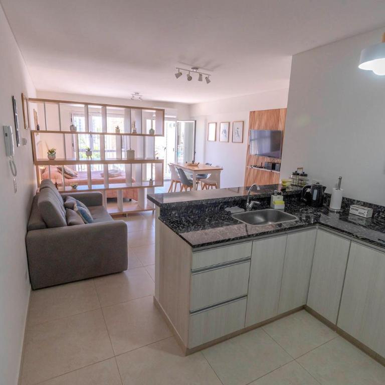 Amplio y luminoso estudio con balcón y parrilla en el centro - Apartamento de 1 dormitorio - 10