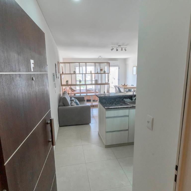Amplio y luminoso estudio con balcón y parrilla en el centro - Apartamento de 1 dormitorio - 23
