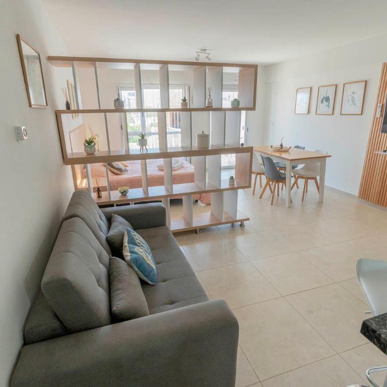 Amplio y luminoso estudio con balcón y parrilla en el centro - Apartamento de 1 dormitorio - 30
