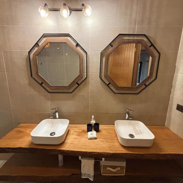 House of the Enchanted Forest - Three-Bedroom House - 15