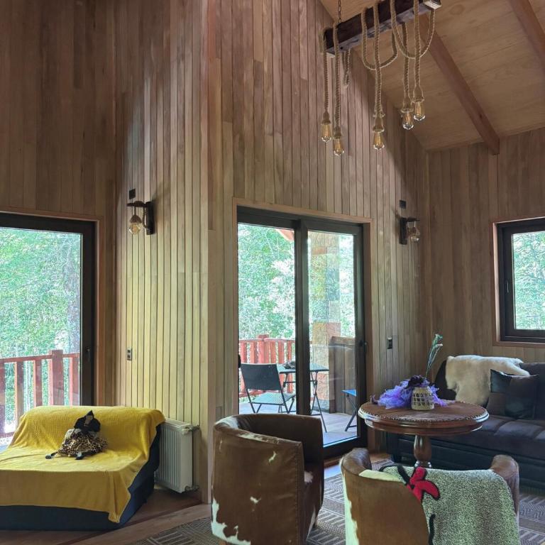 House of the Enchanted Forest - Three-Bedroom House - 22