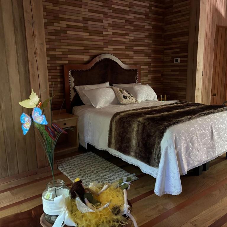 House of the Enchanted Forest - Three-Bedroom House - 32