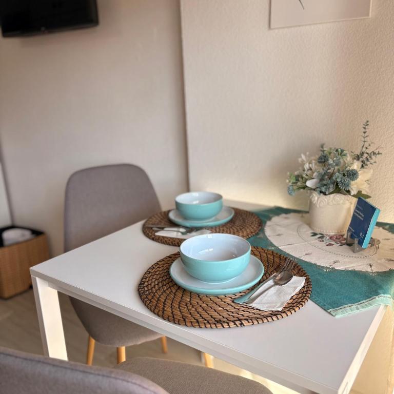 Soleado Apt con balcón y vistas al mar Playa 15 min caminando - Apartamento de 1 dormitorio - 4