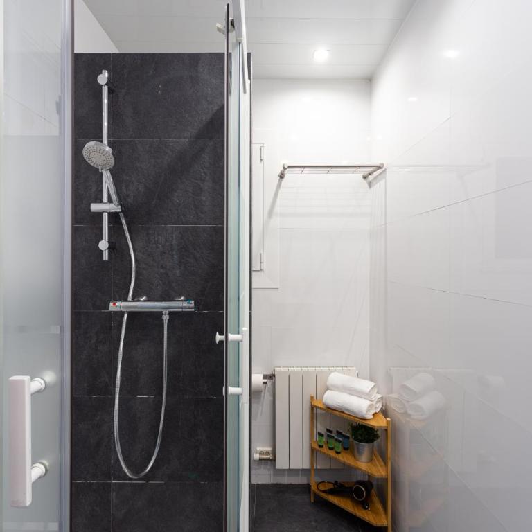 Renovated and Contemporary Apartment Near Paseo de Gracia - Two-Bedroom Apartment - 13