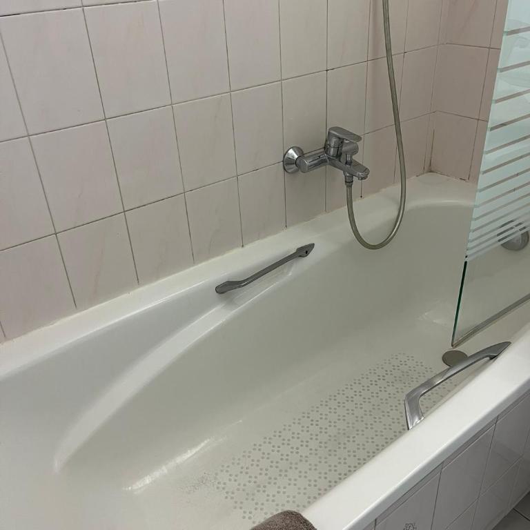 Studio climatisé 3 mn plage du samedi au samedi Antibes juan les pins - Apartment mit 1 Schlafzimmer - 13