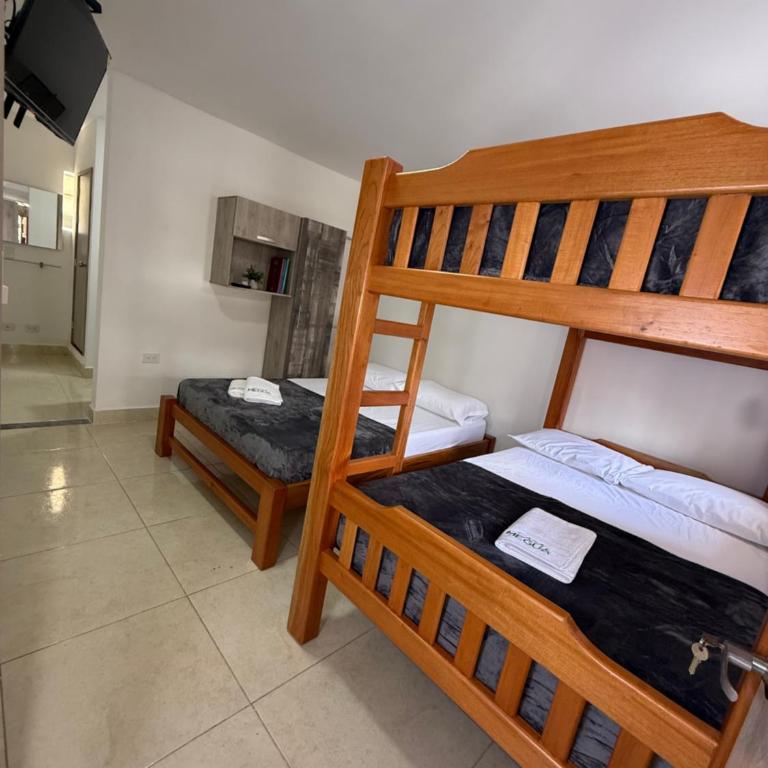 Apartaestudio grupal privado dentro de hotel - Habitación Familiar - 3