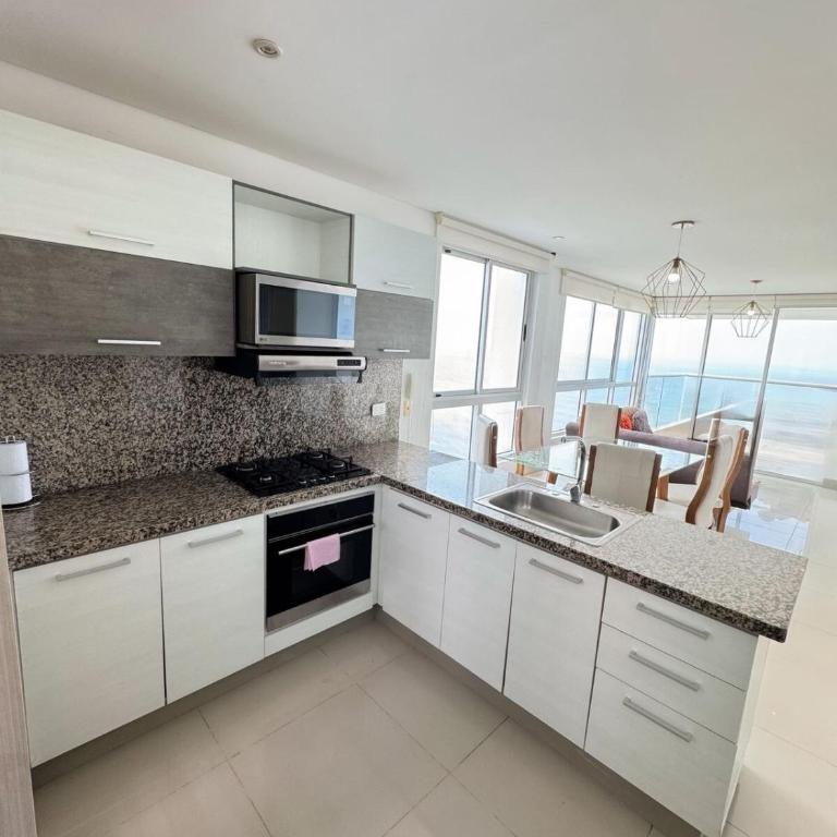 Luxury Ocean View Palmetto Beach Floor 24 2BR - Two-Bedroom Apartment - 2