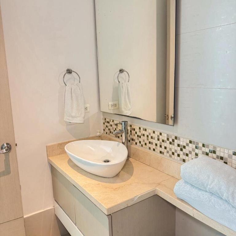 Luxury Ocean View Palmetto Beach Floor 24 2BR - Two-Bedroom Apartment - 12