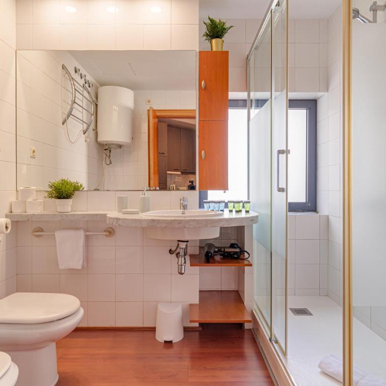 Cheerful Olympic Village Beach Apartment - Two-Bedroom Apartment - 16