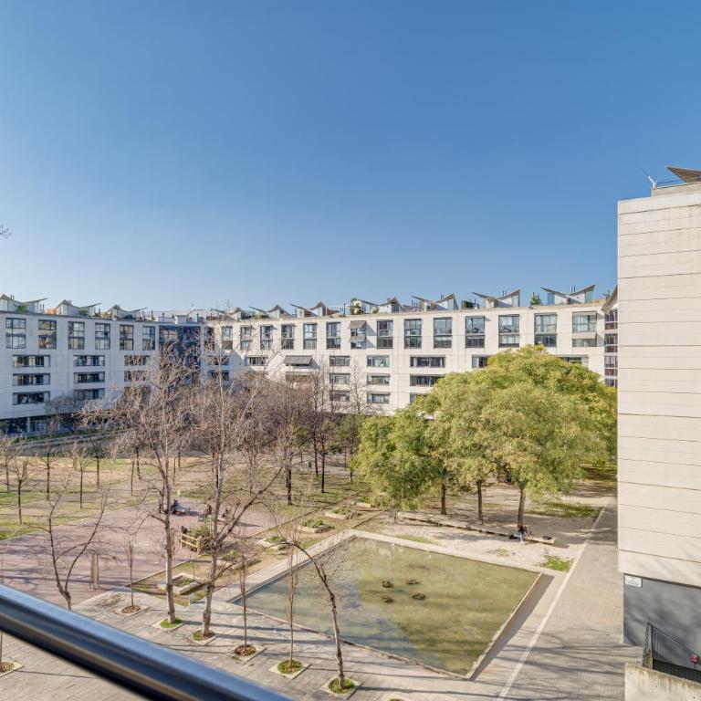 Cheerful Olympic Village Beach Apartment - Two-Bedroom Apartment - 24