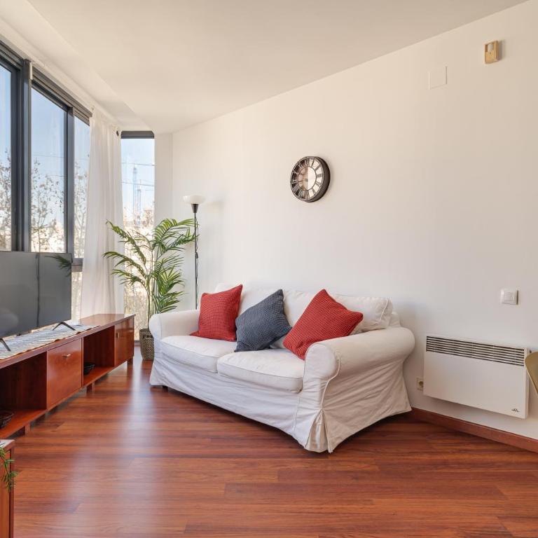 Cheerful Olympic Village Beach Apartment - Two-Bedroom Apartment - 10