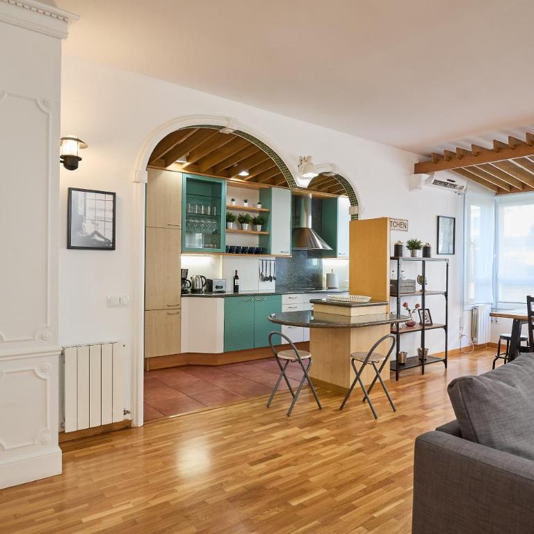 Family-friendly Oasis in the City Center - Three-Bedroom Apartment - 3