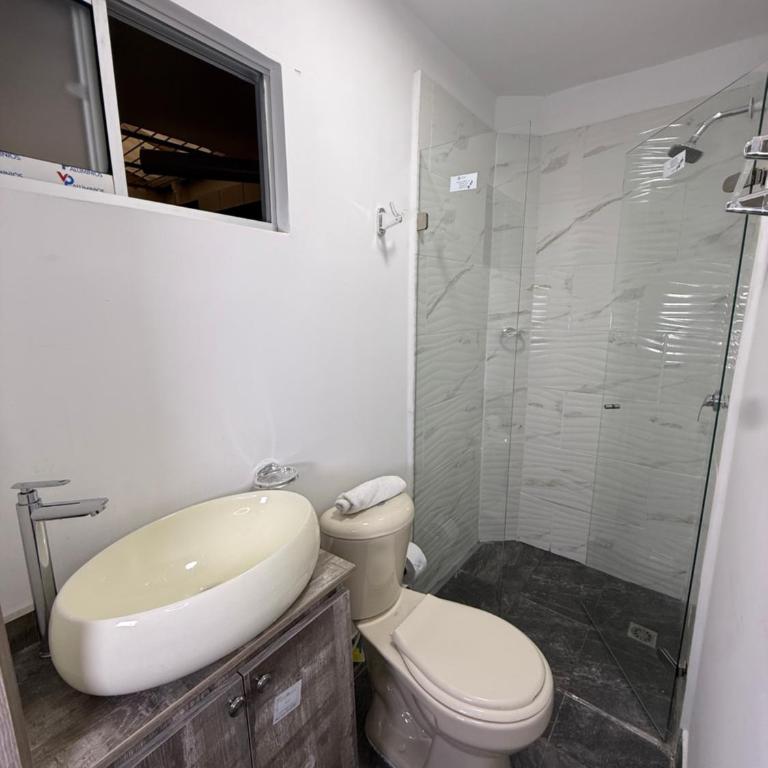 Apartaestudio grupal privado dentro de hotel - Habitación Doble Grande - 4