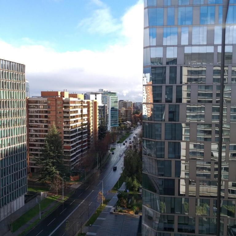 Departamento en Las Condes cómodo y conectado Free Parking Metro Manquehue - Two-Bedroom Apartment with City View - 3