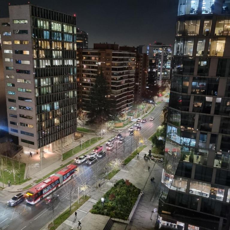 Departamento en Las Condes cómodo y conectado Free Parking Metro Manquehue - Two-Bedroom Apartment with City View - 4