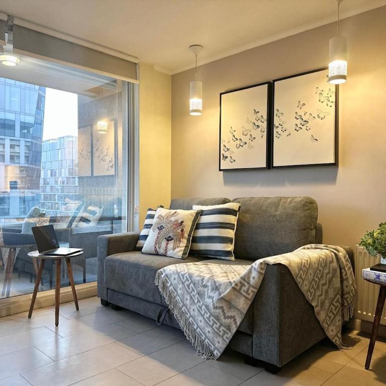 Departamento en Las Condes cómodo y conectado Free Parking Metro Manquehue - Two-Bedroom Apartment with City View - 1