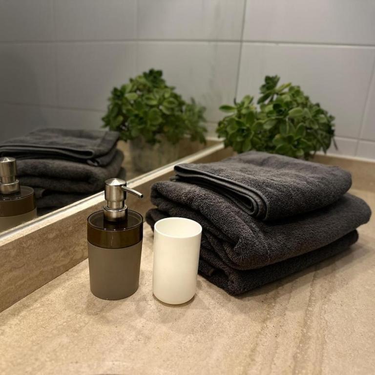 Departamento en Las Condes cómodo y conectado Free Parking Metro Manquehue - Two-Bedroom Apartment with City View - 16