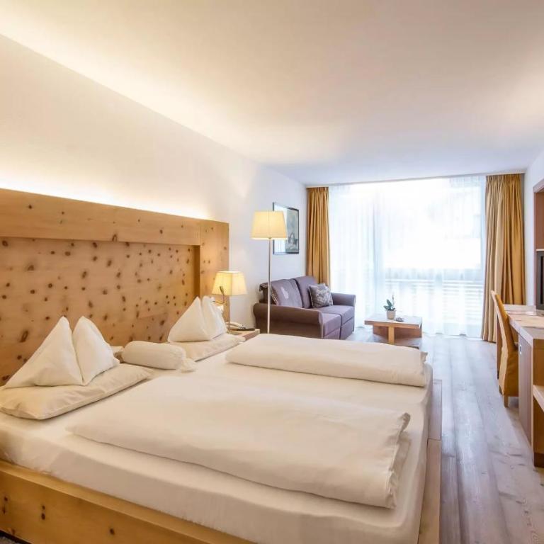 Alpine Hotel Ciasa Lara - Habitación Doble Confort con balcón - 1