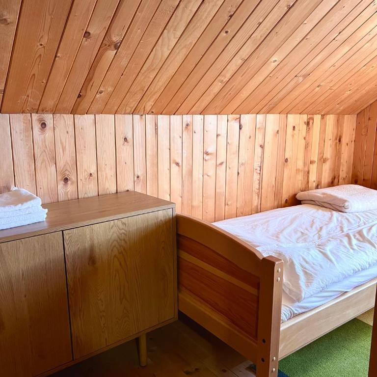 brown bear lodge - Three-Bedroom House - 27