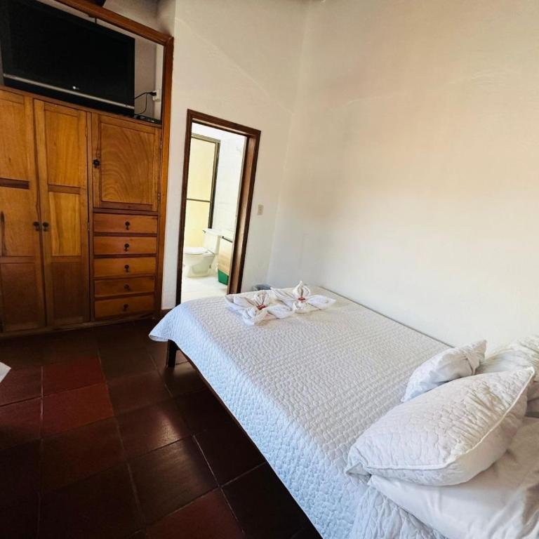 Casa Naturhola - Triple Room with Private Bathroom - 8