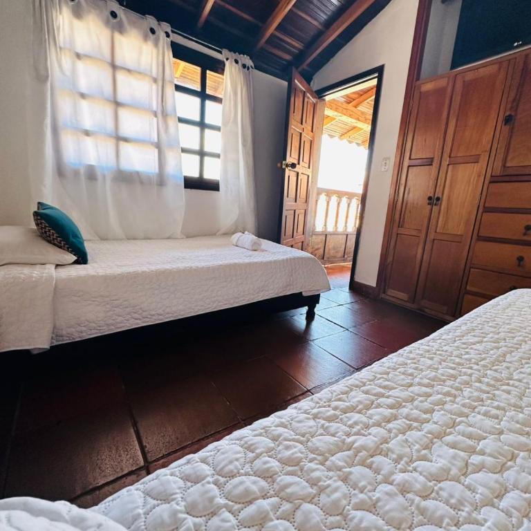 Casa Naturhola - Triple Room with Private Bathroom - 9