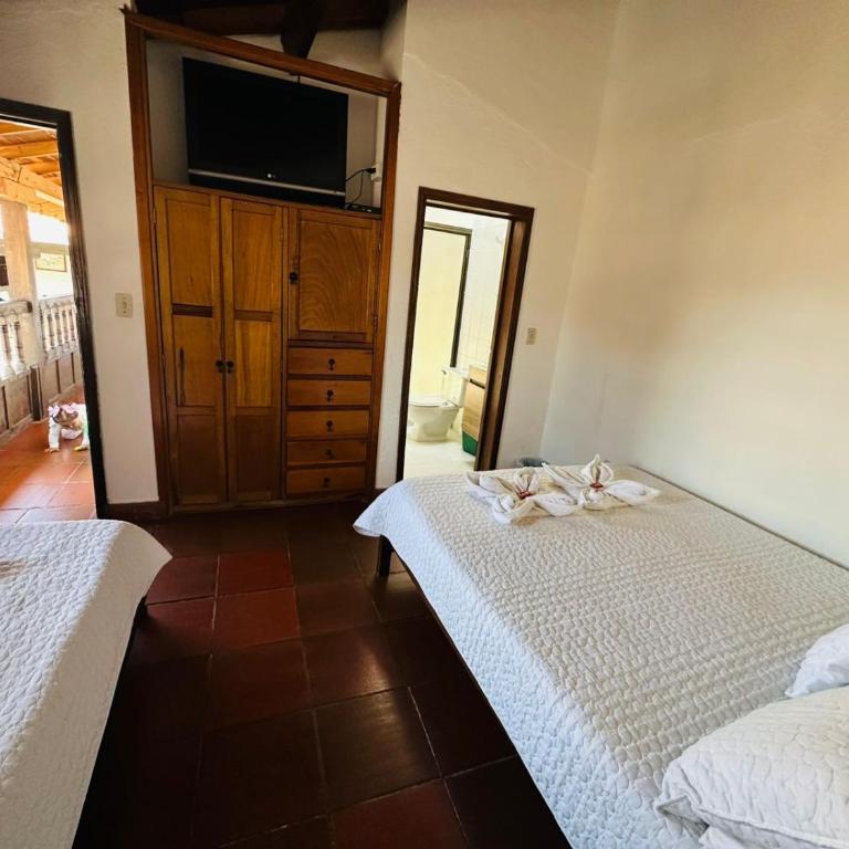 Casa Naturhola - Triple Room with Private Bathroom - 10