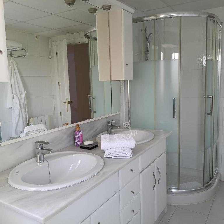 Villa Elegante, with a private pool - Three-Bedroom Villa - 28