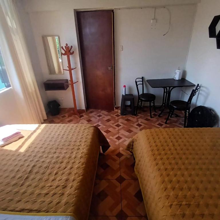 Across from Lima Airport - A y J Familia - Habitación Doble con baño compartido - 1